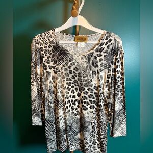 24K Black and White Graphic 3/4 Sleeve Blouse